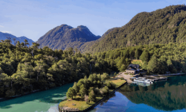 Descubra paisagens deslumbrantes com a My Little Buenos Aires na selva valdiviana em Puerto Blest e a cascada Los Cántaros.