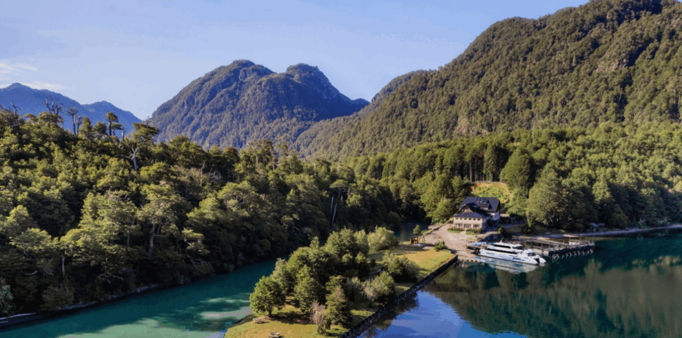 Descubra paisagens deslumbrantes com a My Little Buenos Aires na selva valdiviana em Puerto Blest e a cascada Los Cántaros.