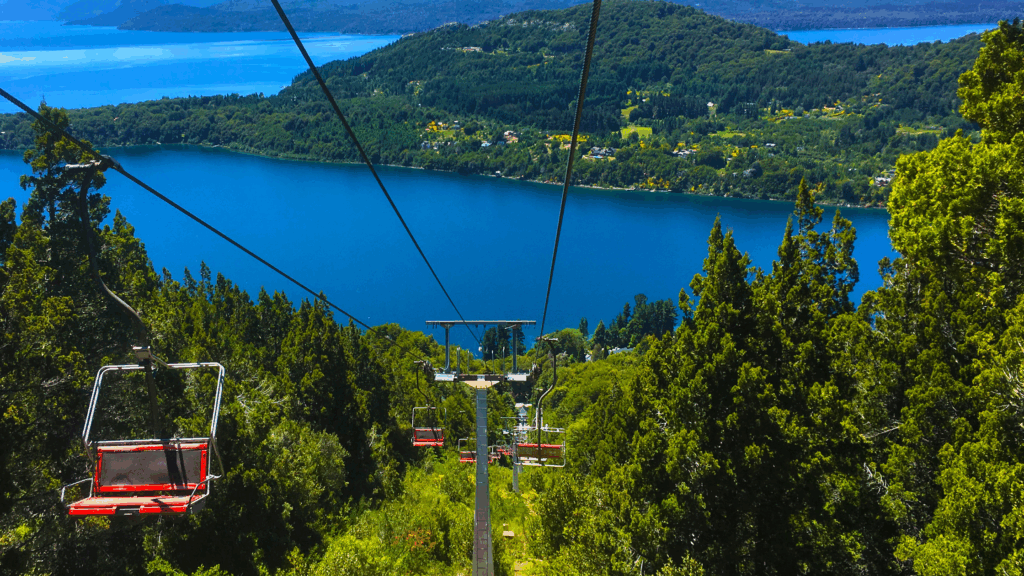 Bariloche é um destino incrível para famílias com crianças. Descubra os passeios ideais para os pequenos e veja um checklist completo de documentos para viajar com tranquilidade.