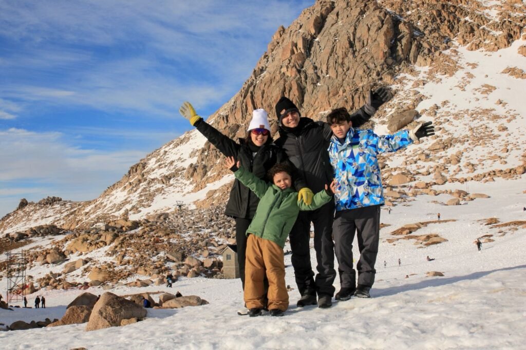 Bariloche é um destino incrível para famílias com crianças. Descubra os passeios ideais para os pequenos e veja um checklist completo de documentos para viajar com tranquilidade.