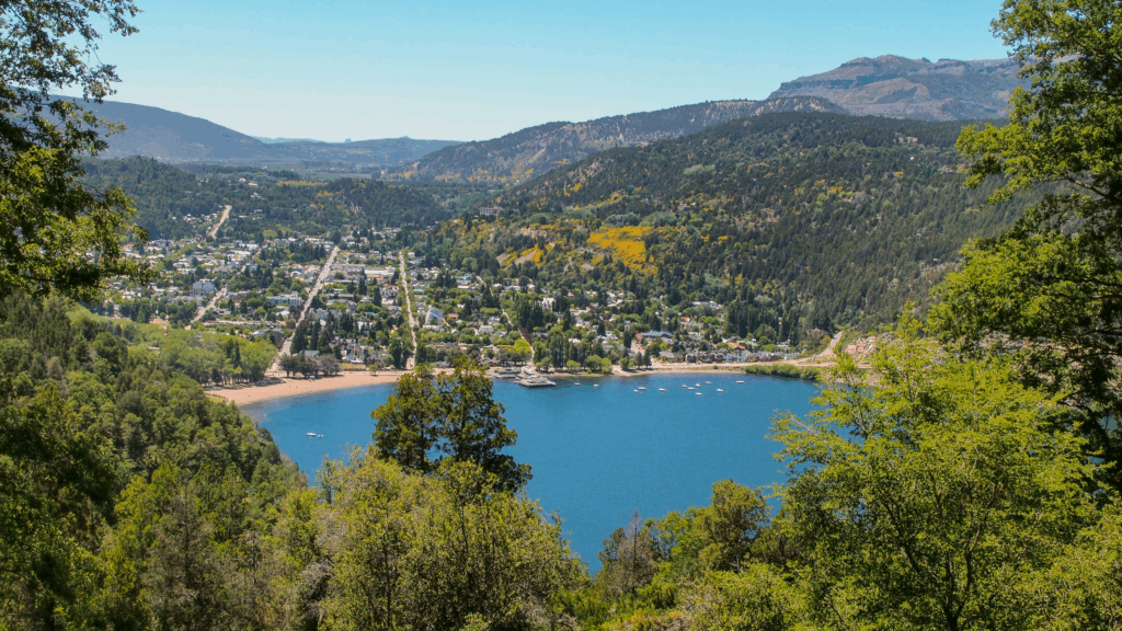 Bariloche é um destino incrível para famílias com crianças. Descubra os passeios ideais para os pequenos e veja um checklist completo de documentos para viajar com tranquilidade.