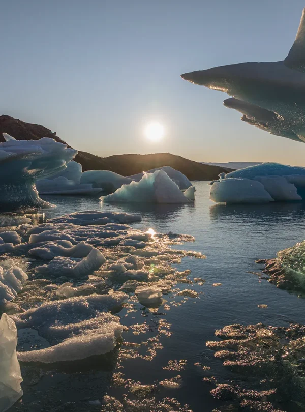 Descubra o Glaciar Viedma, com navegação pelo Lago Viedma, trekking leve e aproximação ao maior glaciar da Argentina.