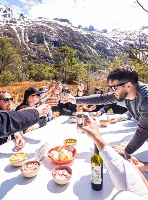 Explore a Laguna Esmeralda em um trekking com trilhas por bosques e vales da Patagônia, guiados por um especialista e almoço incluso.