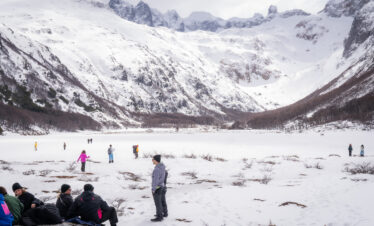 Explore a Laguna Esmeralda em um trekking com trilhas por bosques e vales da Patagônia, guiados por um especialista e almoço incluso.