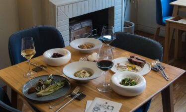 Viva uma experiência gastronômica única no Restaurante Centauro, em Mendoza. Um jantar que combina tecnologia, sustentabilidade e os melhores sabores regionais em um menu harmonizado de 4 ou 8 tempos.