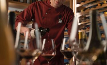 Viva uma experiência gastronômica única no Restaurante Centauro, em Mendoza. Um jantar que combina tecnologia, sustentabilidade e os melhores sabores regionais em um menu harmonizado de 4 ou 8 tempos.