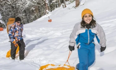 Passeio na neve em Bariloche: descubra as diferenças entre os passeios Roca Negra e Extremo Encantado no Cerro López.