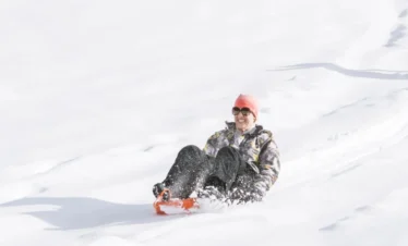 Passeio na neve em Bariloche: descubra as diferenças entre os passeios Roca Negra e Extremo Encantado no Cerro López.