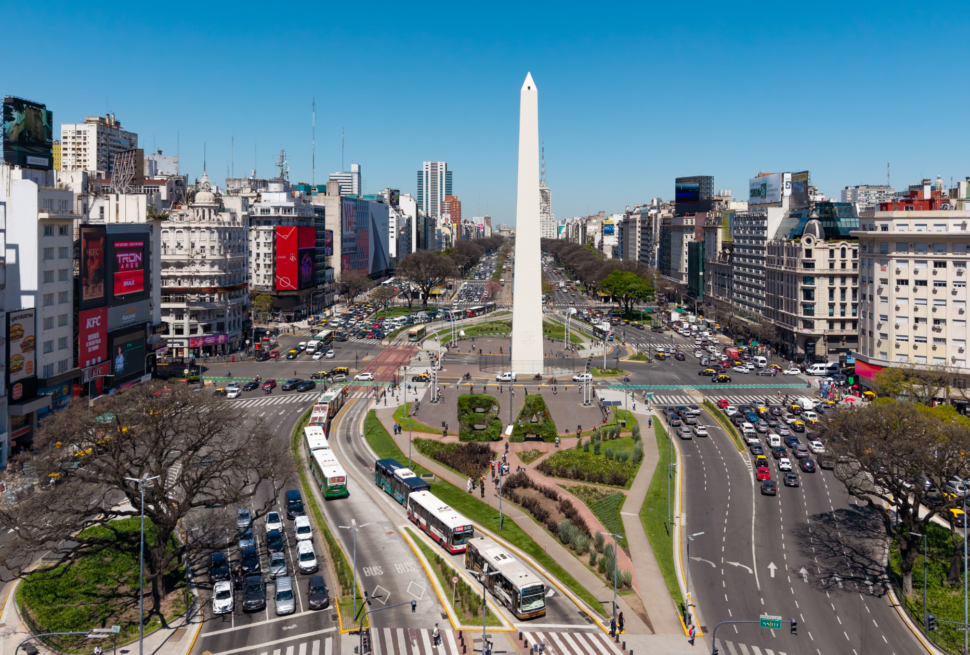 Descubra como é Buenos Aires em março: clima, o que vestir, eventos, feriados e os melhores passeios para aproveitar a cidade em 2026.