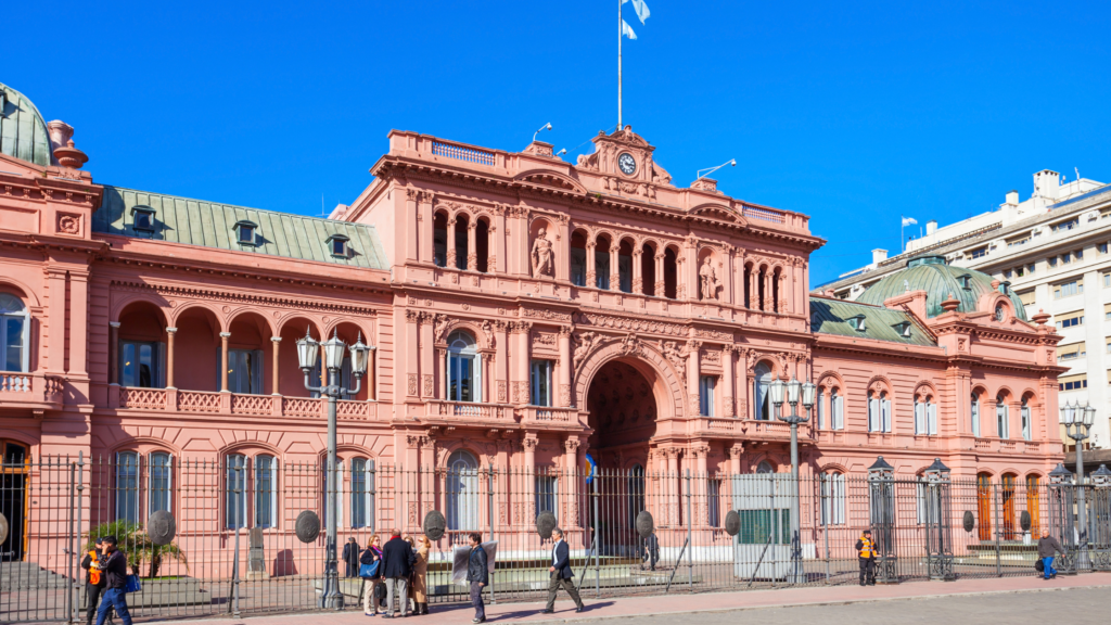 Descubra como é Buenos Aires em março: clima, o que vestir, eventos, feriados e os melhores passeios para aproveitar a cidade em 2026.