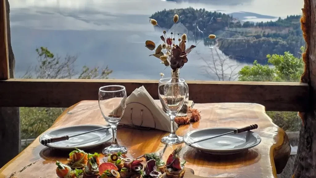 Passeio na neve em Bariloche: descubra as diferenças entre os passeios Roca Negra e Extremo Encantado no Cerro López.