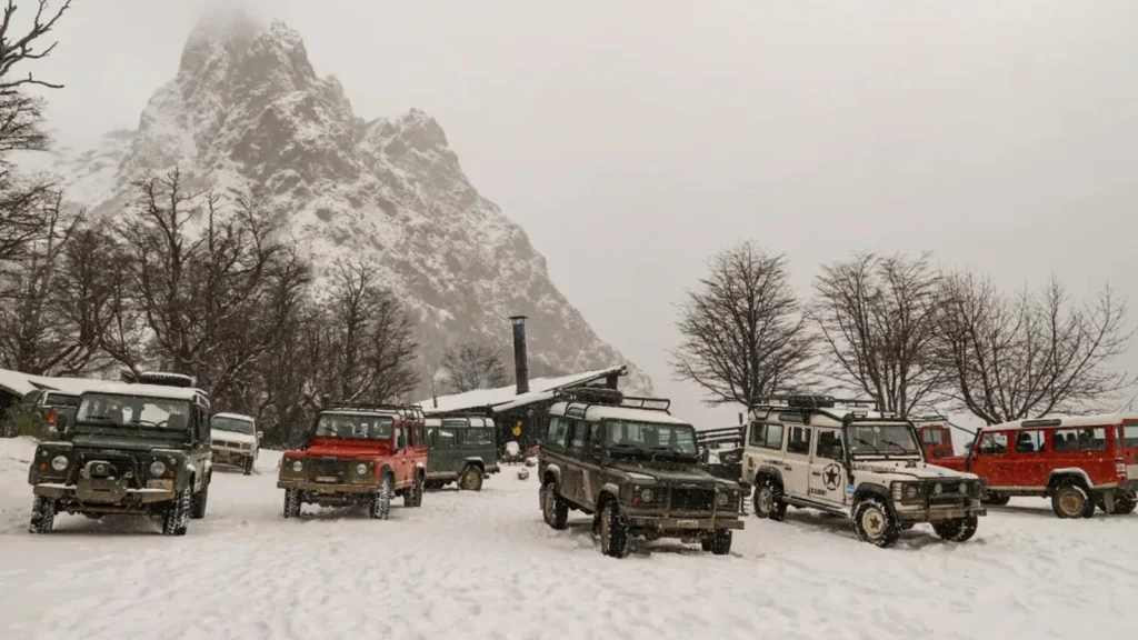 Passeio na neve em Bariloche: descubra as diferenças entre os passeios Roca Negra e Extremo Encantado no Cerro López.