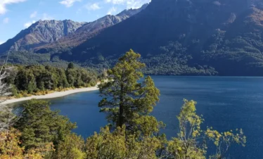 Descubra o Circuito Grande em Bariloche, uma excursão de dia completo que revela alguns dos cenários mais impressionantes da Patagônia Argentina.