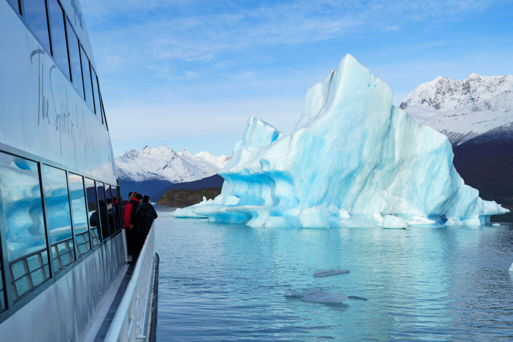 Conheça os principais glaciares da Patagônia em um único dia com o passeio Glaciares Gourmet.