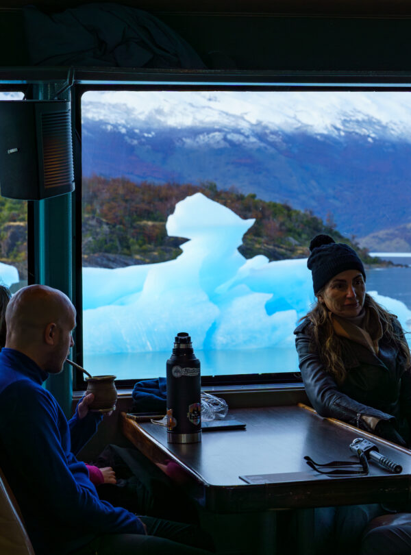 Conheça os principais glaciares da Patagônia em um único dia com o passeio Glaciares Gourmet.