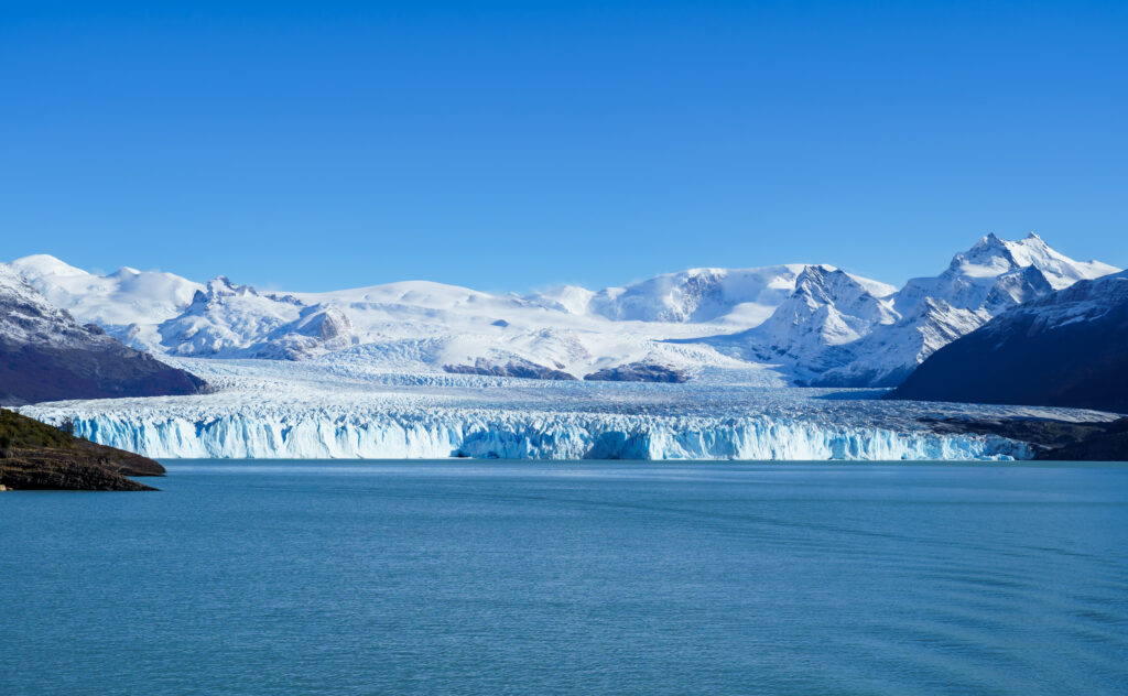 Conheça os principais glaciares da Patagônia em um único dia com o passeio Glaciares Gourmet.